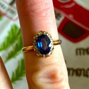 Sapphire and diamond gold ring